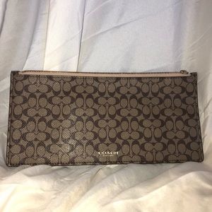coach pouch
